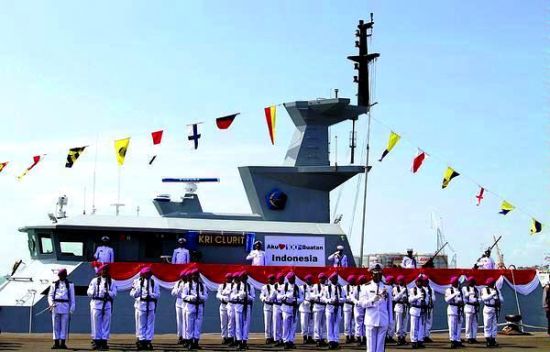 据称,C-705型导弹装备有110公斤级弹头,末端飞行高度为5到7米,主要装备50到500吨级别的小型巡逻艇,用来攻击排水量超过1500吨的大中型舰艇,堪称以小博大的杀手锏。 据称,C-705型导弹装备有110公斤级弹头,末端飞行高度为5到7米,主要装备50到500吨级别的小型巡逻艇,用来攻击排水量超过1500吨的大中型舰艇,堪称以小博大的杀手锏。
