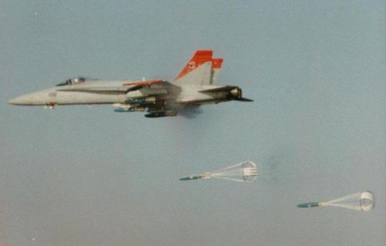 啊 F/A-18投放MK-62水雷