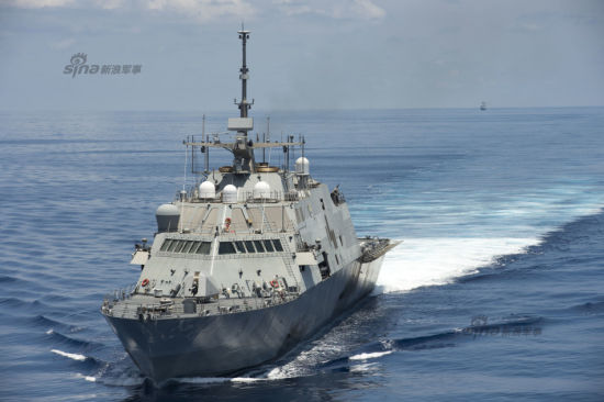 5月11日,美军声称近海战斗舰LCS-3沃思堡号近海战舰在南沙群岛国际水域巡逻,中国海军054A级546盐城舰在其身后监视。 5月11日,美军声称近海战斗舰LCS-3沃思堡号近海战舰在南沙群岛国际水域巡逻,中国海军054A级546盐城舰在其身后监视。