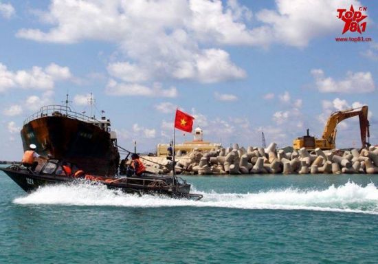 近日,越南媒体显示一组照片,照片中越南海军第83工兵旅887营正在南沙填岛!而越南海军第83工兵旅曾参加过南海赤瓜礁3.14大海战。犯我中华者虽远必诛! 近日,越南媒体显示一组照片,照片中越南海军第83工兵旅887营正在南沙填岛!而越南海军第83工兵旅曾参加过南海赤瓜礁3.14大海战。犯我中华者虽远必诛!
