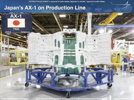 近日,在美国生产线上的日本F-35A初号机(AX-1)第一块预制件已经开始准备,该机预计将于2016年8月下线。 近日,在美国生产线上的日本F-35A初号机(AX-1)第一块预制件已经开始准备,该机预计将于2016年8月下线。