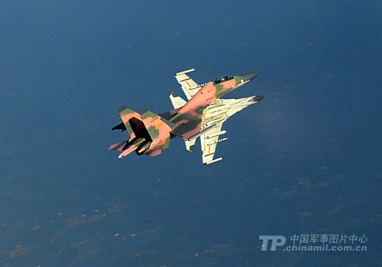 广空三代假想敌战机部队练穿越峡谷飞行等极限课目 广空三代假想敌战机部队练穿越峡谷飞行等极限课目