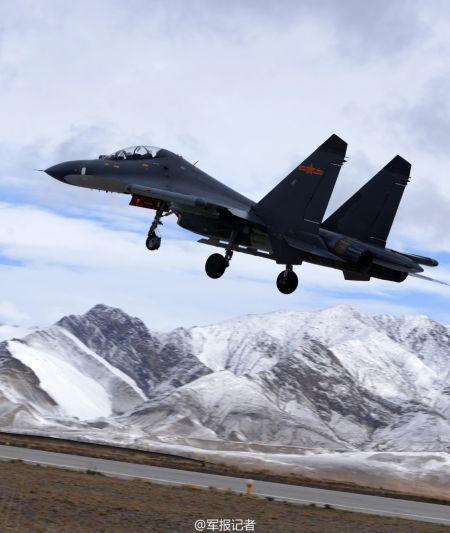 兰空苏-27SMK苏-27UBK战机群雪域高原升空对抗 兰空苏-27SMK苏-27UBK战机群雪域高原升空对抗