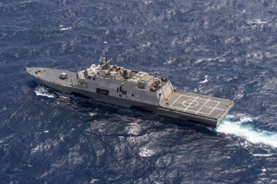 2015年7月7日,美国海军LCS-3沃斯堡号近海战斗舰在南中国海巡航。 2015年7月7日,美国海军LCS-3沃斯堡号近海战斗舰在南中国海巡航。