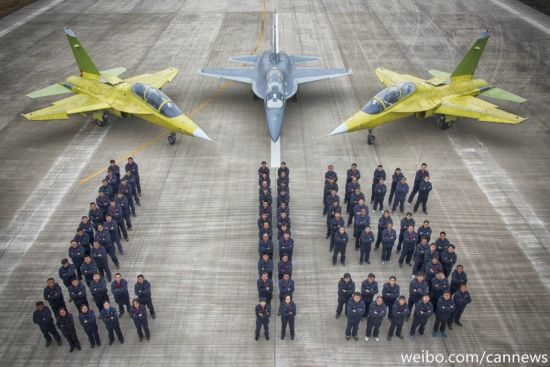 “猎鹰”拜春:首见L-15高教机多机摆造型 “猎鹰”拜春:首见L-15高教机多机摆造型