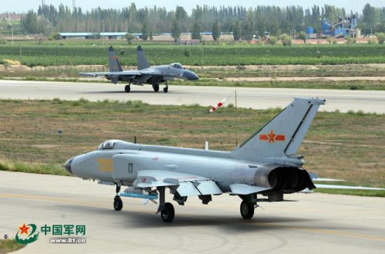 兰空歼11机群升空对战歼8F战机 兰空歼11机群升空对战歼8F战机