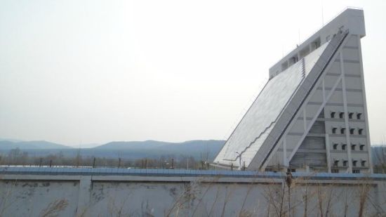 国产疑陆基巨型相控阵战略预警雷达曝光 国产疑陆基巨型相控阵战略预警雷达曝光