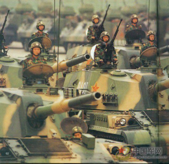 1999年十月一日第十三次国庆阅兵。参阅军种全,兵种多。这次参阅的陆、海、空、二炮、武警和地方武装,代表了我国武装力量构成的所有成分。这次国庆大阅兵规模宏大,场面壮观。参阅部队都是精锐之师,这样的规模和阵容,在我国历史上是空前的,在世界上也是少有的。 1999年十月一日第十三次国庆阅兵。参阅军种全,兵种多。这次参阅的陆、海、空、二炮、武警和地方武装,代表了我国武装力量构成的所有成分。这次国庆大阅兵规模宏大,场面壮观。参阅部队都是精锐之师,这样的规模和阵容,在我国历史上是空前的,在世界上也是少有的。