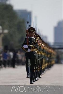 阅兵式开始。新华社发 阅兵式开始。新华社发