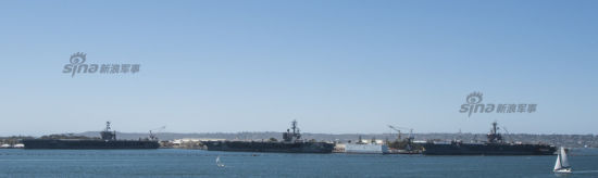 2015年8月17日-19日,美国海军圣迭戈基地,罗纳德-里根号航母CVN-76与乔治-华盛顿号航空母舰CVN-73;在此举行任务交接仪式。未来,里根号航母将代替华盛顿号航母驻扎日本。而华盛顿号航母将返厂进行更换核燃料等大修工程。同时,该军港还有一艘CVN-70卡尔-文森号航母靠码头停泊。 2015年8月17日-19日,美国海军圣迭戈基地,罗纳德-里根号航母CVN-76与乔治-华盛顿号航空母舰CVN-73;在此举行任务交接仪式。未来,里根号航母将代替华盛顿号航母驻扎日本。而华盛顿号航母将返厂进行更换核燃料等大修工程。同时,该军港还有一艘CVN-70卡尔-文森号航母靠码头停泊。