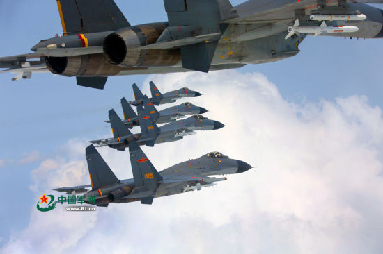 2015年7月27日,沈空航空兵某师歼-11梯队正在实施编队训练。 2015年7月27日,沈空航空兵某师歼-11梯队正在实施编队训练。
