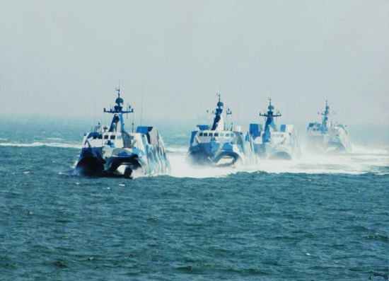 南海舰队022艇急配导弹猛图曝光 2小时装32枚 南海舰队022艇急配导弹猛图曝光 2小时装32枚