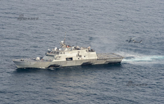 2015年7月20日,美国海军LCS-3沃斯堡号近海战斗舰在南中国海进行舰机协同演练。 2015年7月20日,美国海军LCS-3沃斯堡号近海战斗舰在南中国海进行舰机协同演练。