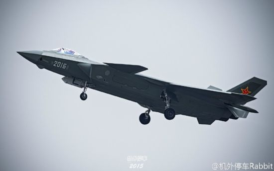 2015年9月18日下午15时左右,国产四代战机歼20第2016号原型机成功首飞。 2015年9月18日下午15时左右,国产四代战机歼20第2016号原型机成功首飞。