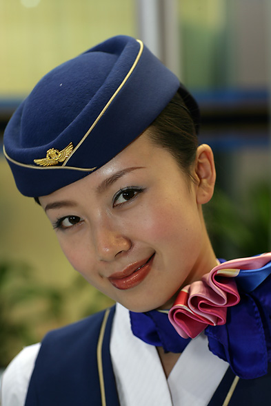 图文:南航展台的<em>美女乘务员</em>_新浪军事_新浪网