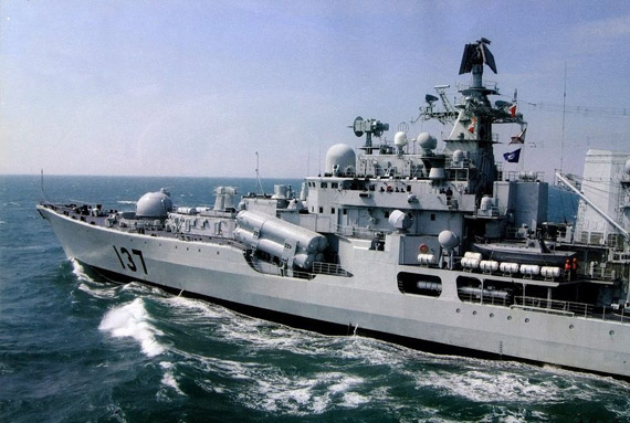 图文:中国海军137号现代级导弹驱逐舰巡航