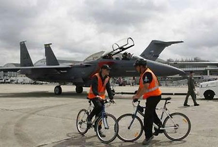ͼ�ģ�F-15E����ӥ������չ��