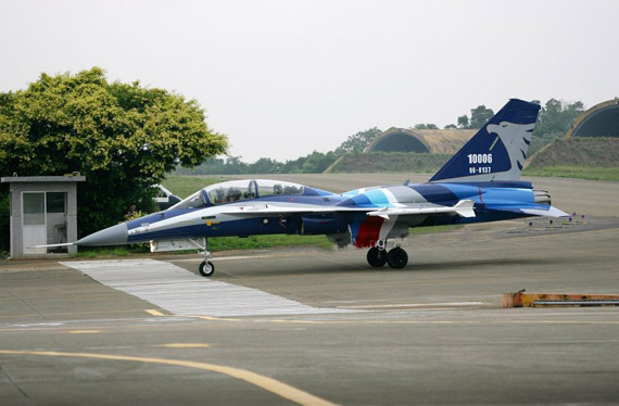图文：台湾IDF改进定型雄鹰战机