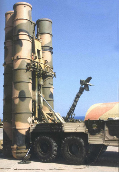 图文:俄制S-300V反导弹系统起竖