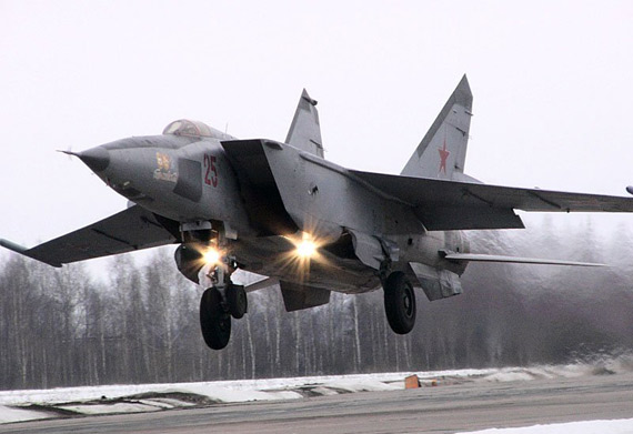图文：起飞状态的米格-25R侦察机