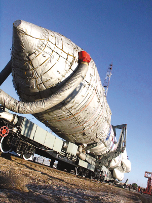 图文:俄罗斯质子耗火箭被运往发射点