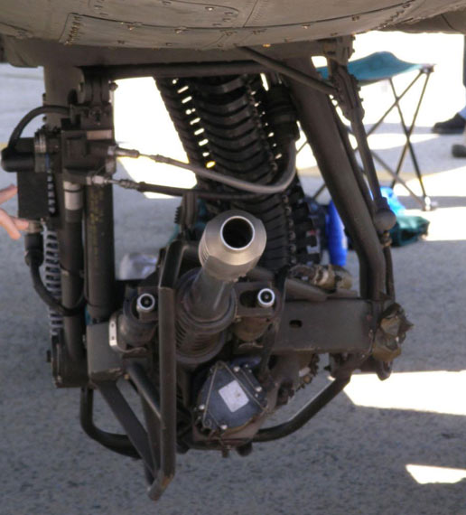 图文:长弓阿帕奇攻击直升机机炮特写