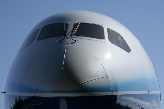 图文：首架波音787机头特写