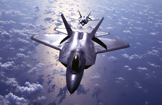 图文：F-22A猛禽战斗机编队空中巡航