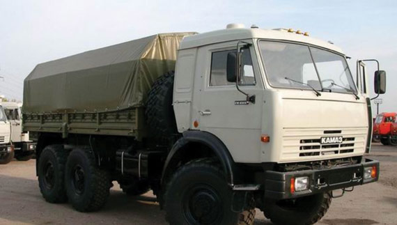 图文:卡玛斯公司生产的6×6型军用卡车