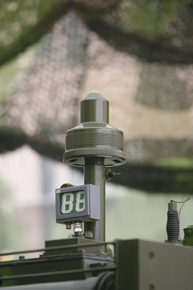 图文：99式坦克炮塔顶部横风传感器