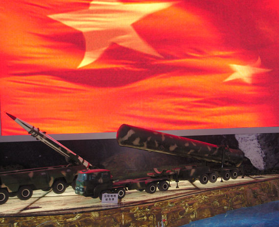 图文：中国东风31远程战略导弹模型亮相