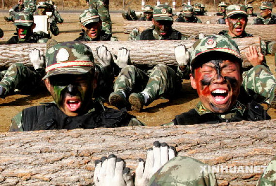 图文：中国武警特战大队进行超极限训练