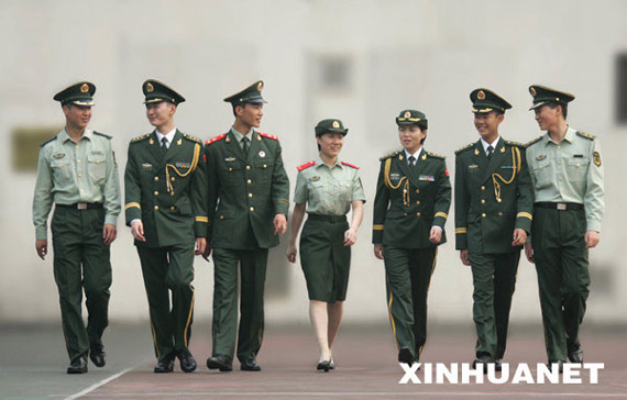 这是武警07式将官常服大衣