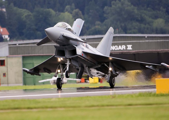 奥地利空军接收首架欧洲台风战斗机(组图)
