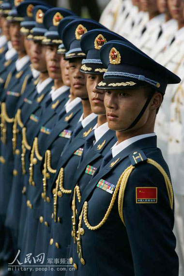 总参军务部部长：07式军服穿着方法和要求(图)