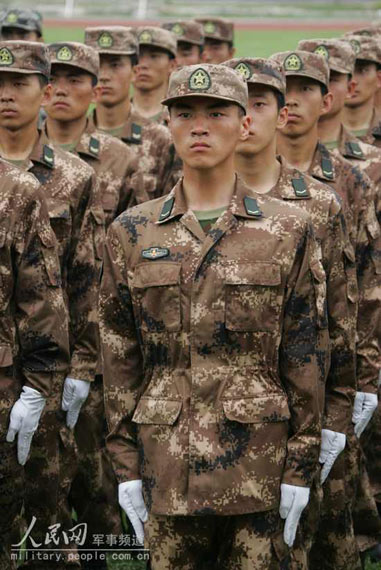 图文：解放军07式荒漠迷彩服