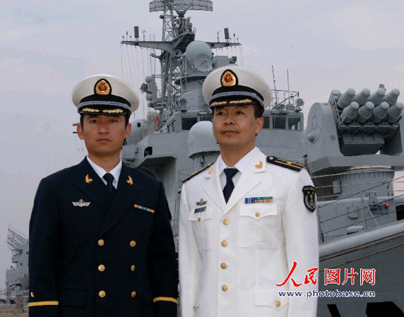 图文:海军春秋常服