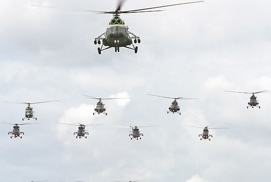 俄罗斯出动18架米-8直升机参加上合军演(组图)_新浪军事_新浪网