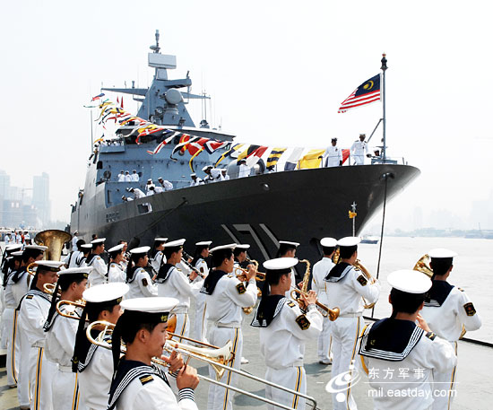 图文：共有78名马来西亚海军官兵随吉打号来访