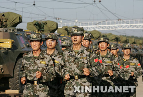 组图：上合军演中国部分官兵抵达俄演习地域