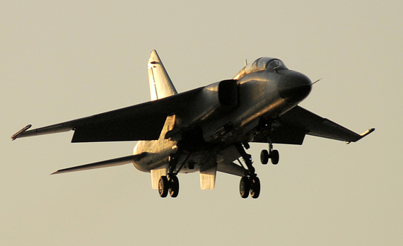 图文:飞豹战机空中飞行