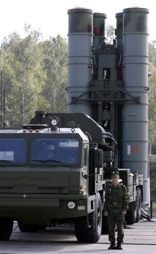 俄新型S400防空系统进入战斗值勤状态(组图)