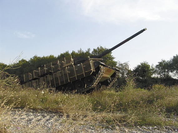 加拿大陆军接受首批升级型豹IIA6M主战坦克