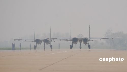 组图：济空苏式战机紧急升空检验快速出动能力