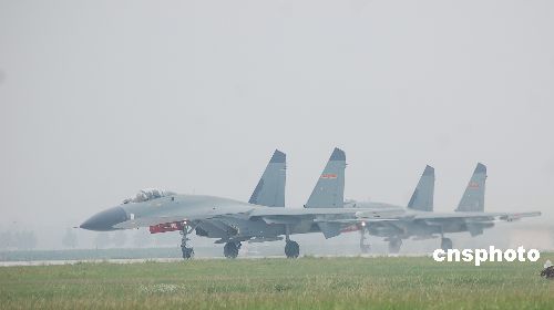 组图：济空苏式战机紧急升空检验快速出动能力