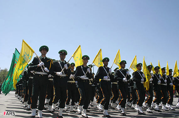 图文：伊朗武装力量参加阅兵式