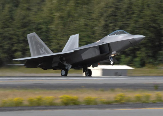 �����վ�F-22Aս������ʽִ����ս����(��ͼ)