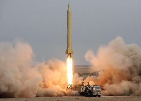 图文：伊朗革命卫队流行-3导弹发射试验