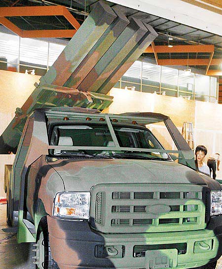 图文：台军陆基“天剑2”型防空导弹亮相防务展