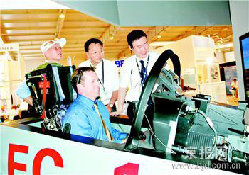 美军飞行员称枭龙战机主要功能与F-16相差不多